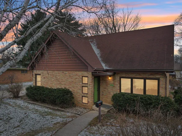 230 1st St, Prairie Du Sac, WI 53578