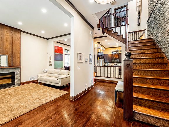 3rd image of 4126 S Lake Park Ave