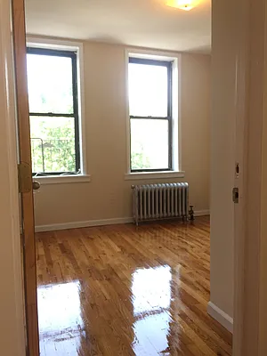 Rented by Metroline Realty | media 17
