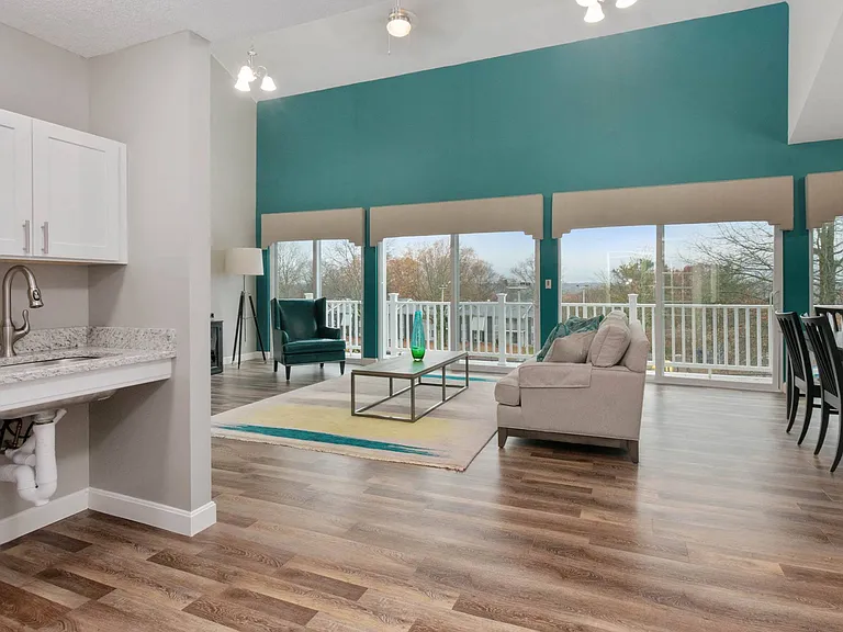 South Winds Apartments — Photo 8