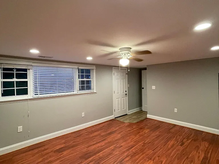 13710 Botts Ave #BASEMENT — Photo 2