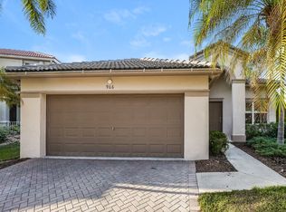 966 Bluewood Ter, Fort Lauderdale, FL 33327