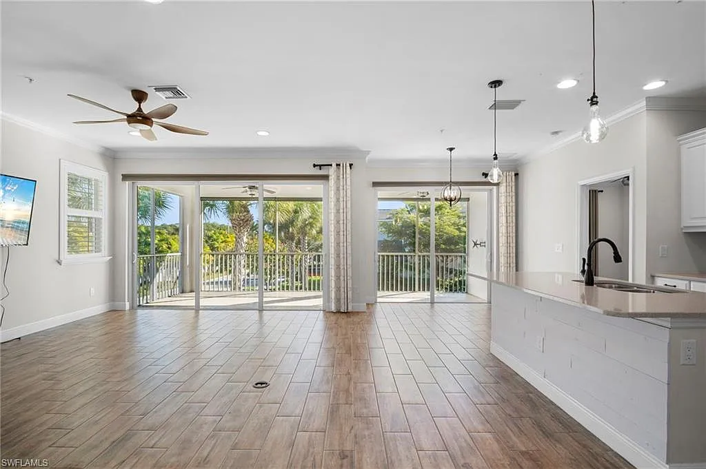Building Photo - 6934 Avalon Cir #405