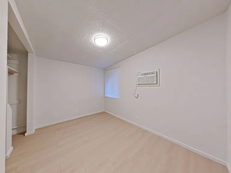 University Manor - Newly Renovated Units just a short walk from Campus! — Photo 86
