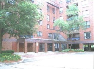 4 Summit Dr APT 202, Reading, MA 01867