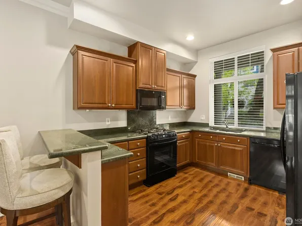 1618 Huckleberry Cir, Issaquah, WA 98029