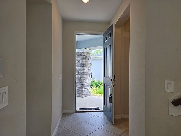 4th image of 2865 High Pointe St