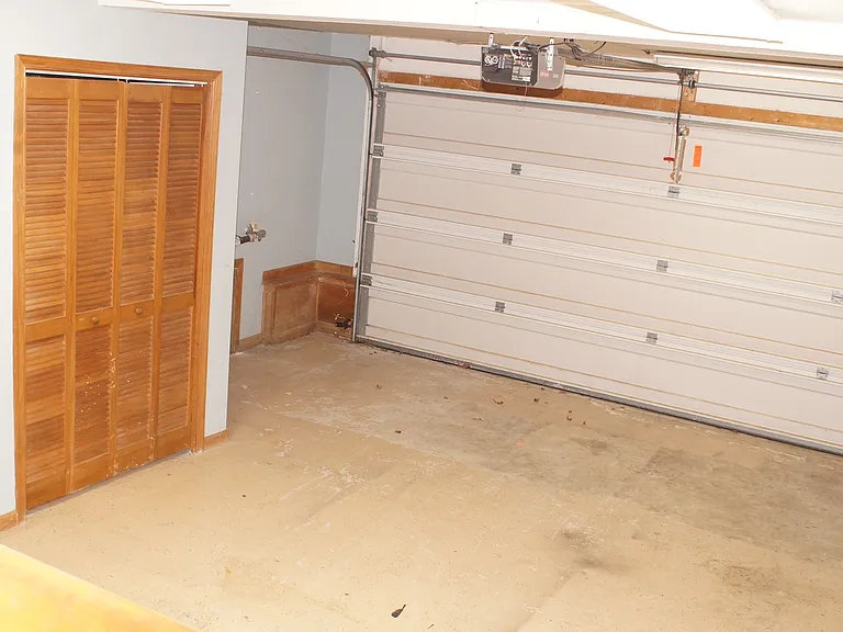 1221 Clearwater Ln — Photo 26