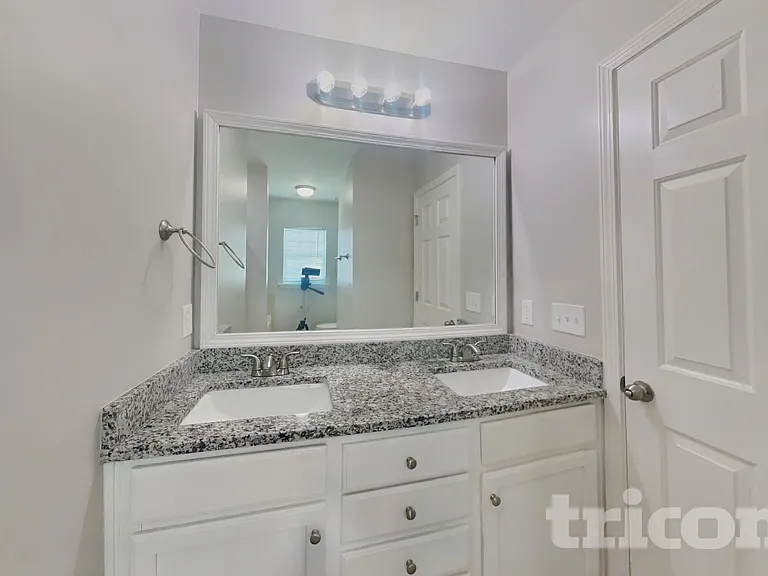 910 Statler Dr — Photo 8