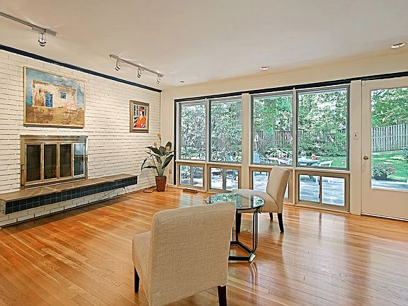 2nd image of 3716 Woodland Cir