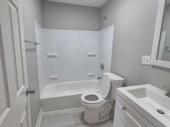 2nd image of 2815-17 W Harrison St #2815-7B