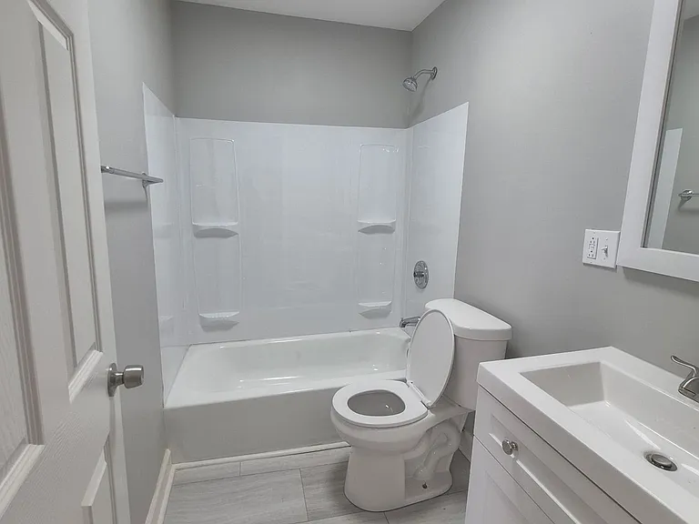 2815 Harrison — Photo 2