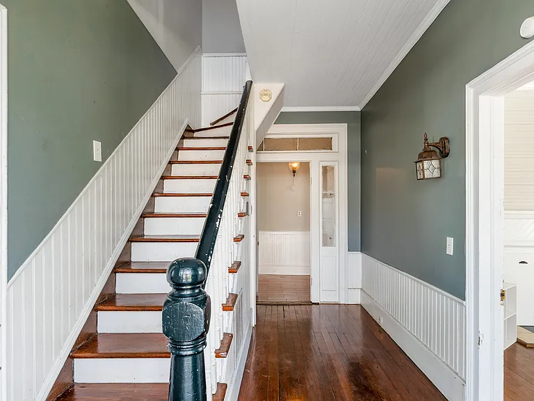 515 Center St — Photo 24