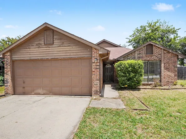 4245 Periwinkle Dr, Fort Worth, TX 76137