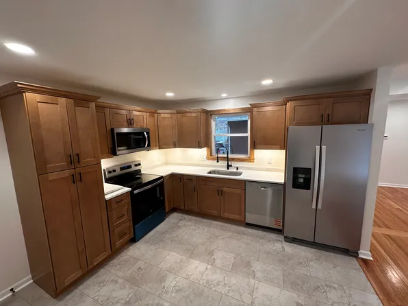 14 Forest Rd, Utica, NY 13501