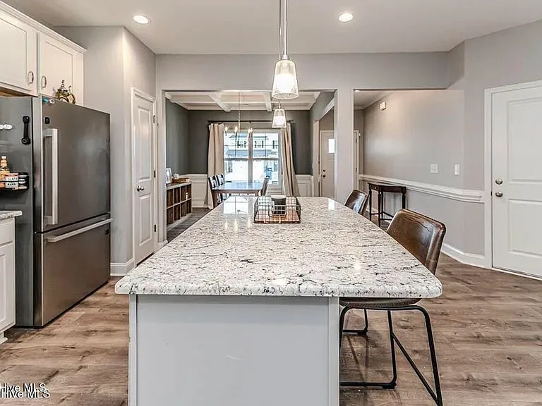 223 Burnside Dr — Photo 6