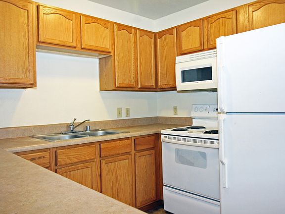 5th image of 2300 Stern Dr APT 215
