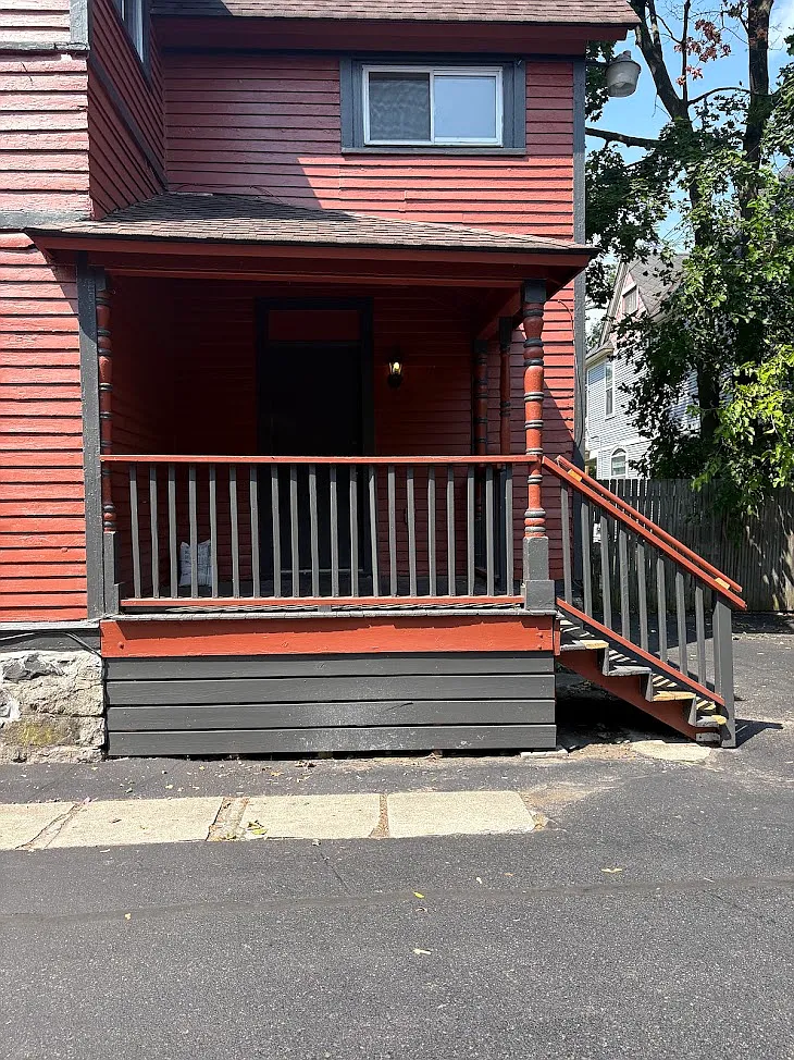 6 bed, $2,450 — Photo 2