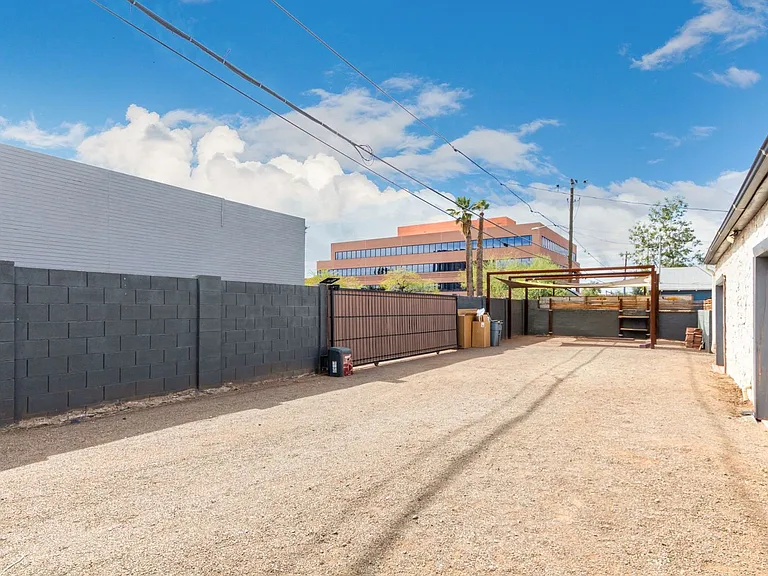 729-735 E Coronado Rd — Photo 11