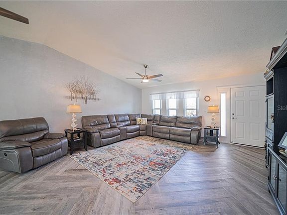 3rd image of 419 Millport St