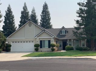 1821 N Orangewood Ave, Clovis, CA