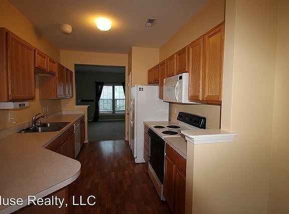 5th image of 708 Atherton Way