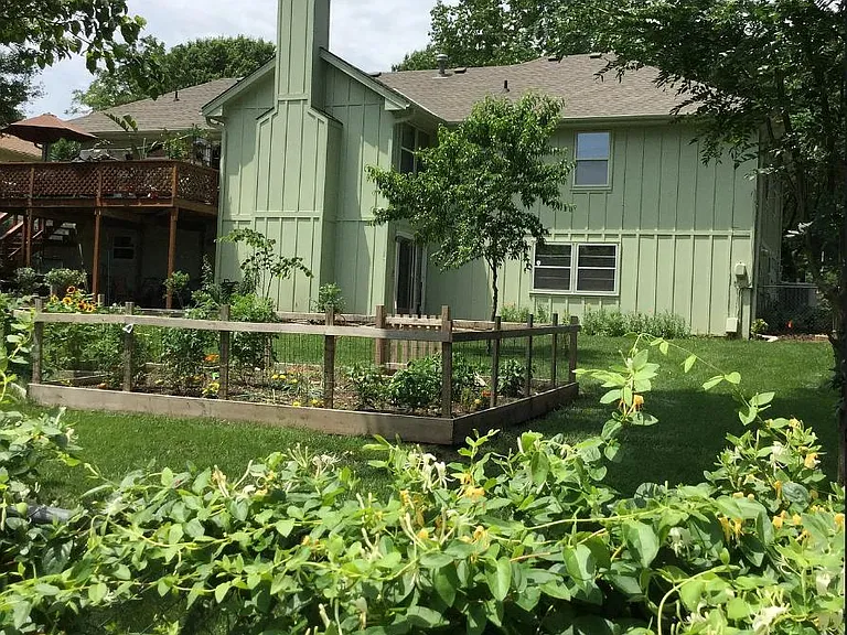 9817 Foster St — Photo 6