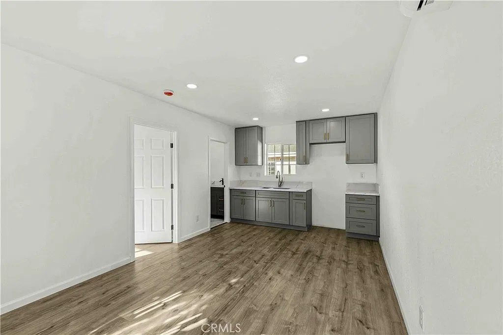 1 bed, 530 sqft, $2,200 — Photo 2