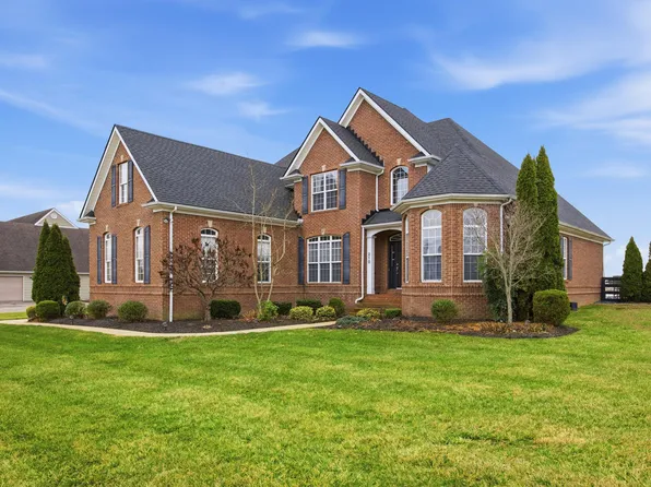 210 Whispering Brook Dr, Nicholasville, KY 40356