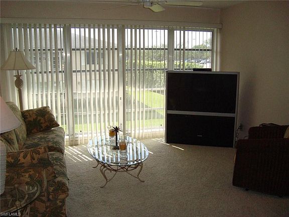 4th image of 142 Palm Dr APT 1
