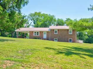206 Briarwood Ln, Rural Retreat, VA 24368