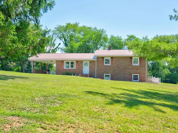 206 Briarwood Ln, Rural Retreat, VA 24368