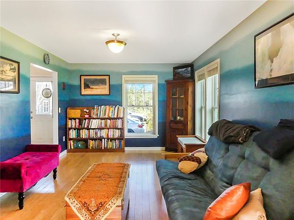 4th image of 141 Holly Creek Ln