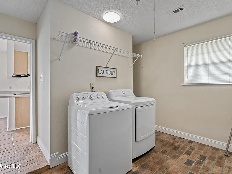 508 Woodward Dr — Photo 6