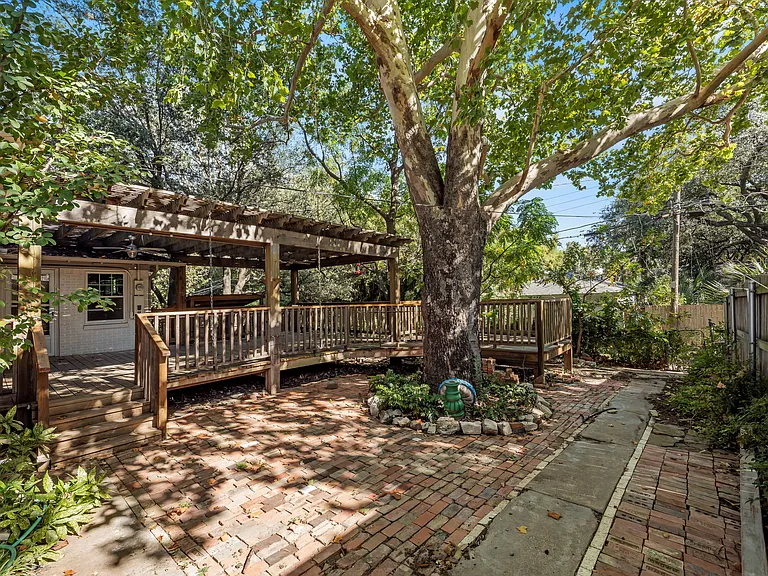 6638 Aintree Cir — Photo 22