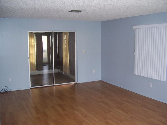 5th image of 2060 W Howard Pl