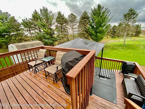3rd image of 4723 Sunset Dr