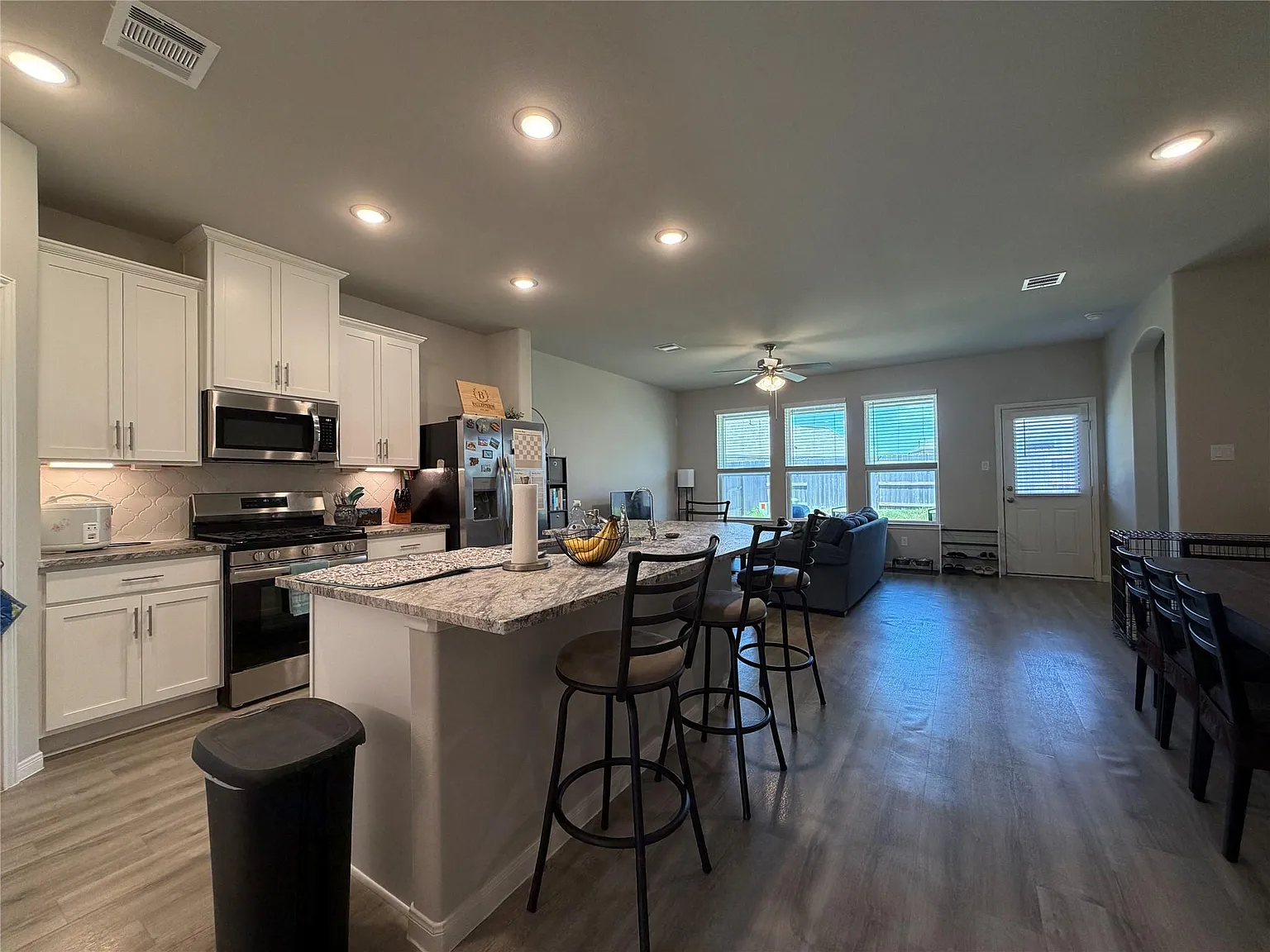 4 bed, 3.0 bath, 1771 sqft, $2,200 — Photo 3
