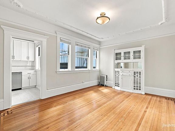 4th image of 1588 Sacramento St #1590-6