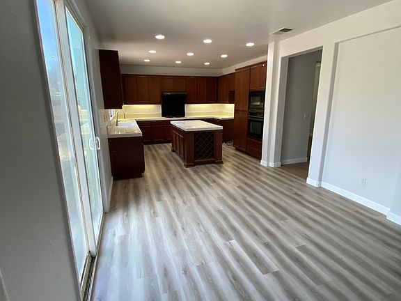 5th image of 564 Presidio Pl