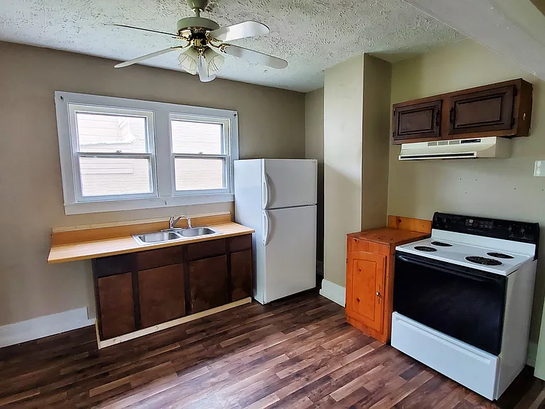 1905 Bluefield Ave — Photo 28