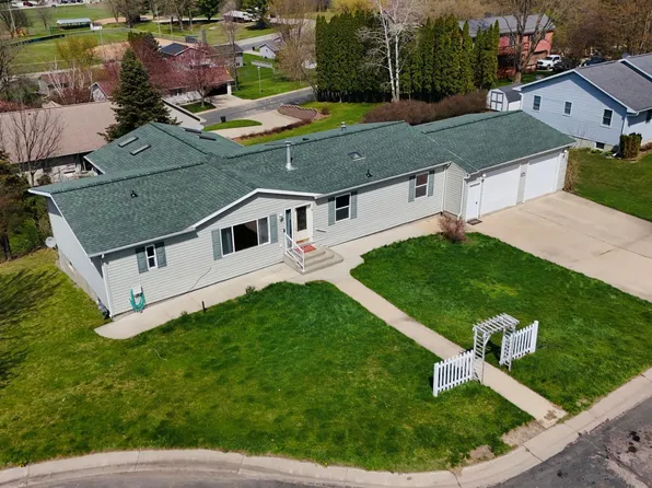 327 Parkside Dr SE, Preston, MN 55965