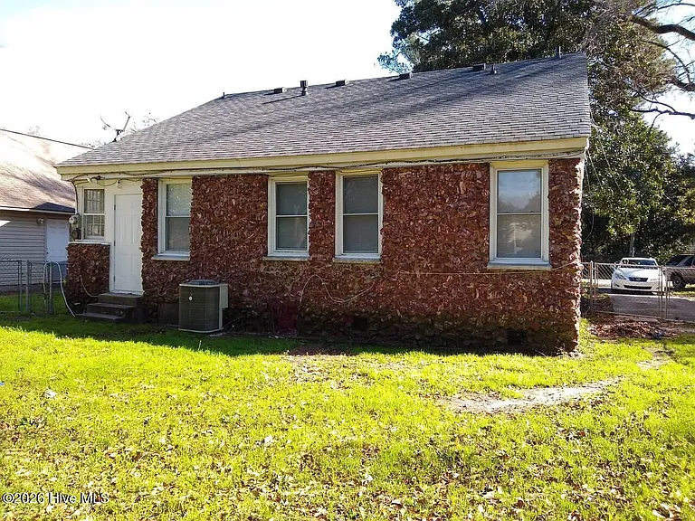 1105 Merry St — Photo 3