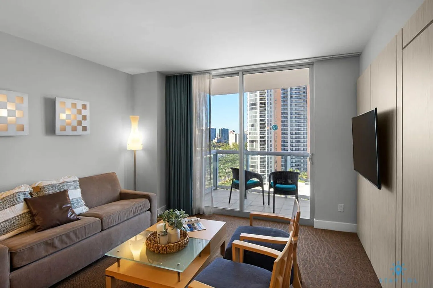 1 bed, 1.0 bath, 678 sqft, $3,874 — Photo 1