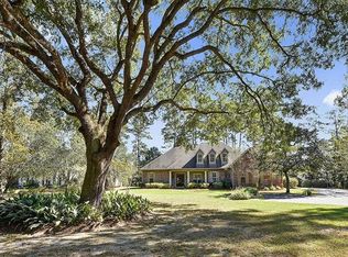 1002 Acadian Dr, Madisonville, LA 70447