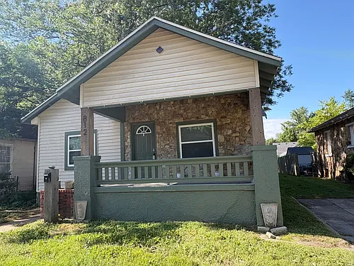 812 W Pershing St Photo 1