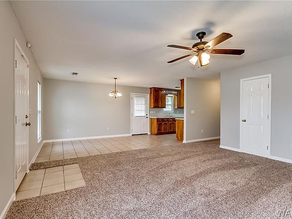 5th image of 626 32nd Ave E