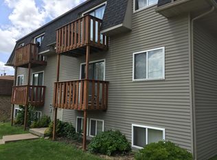 530 23rd St, Bettendorf, IA 52722