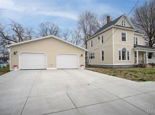 130 S Monroe St, Pittsfield, IL 62363