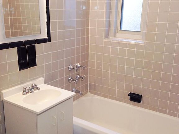5th image of 4333 46th St APT B1
